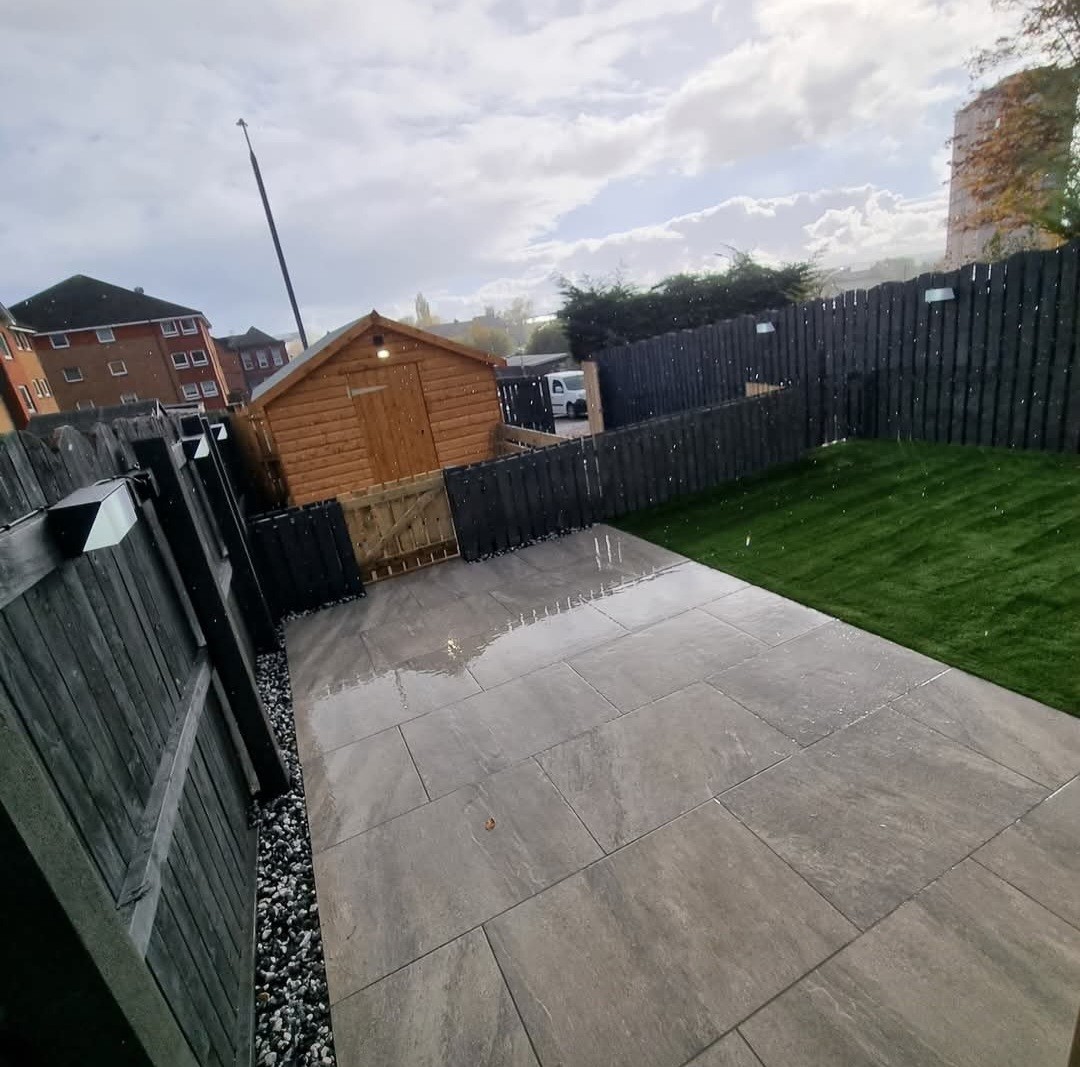 Porcelain Patio & Lawn